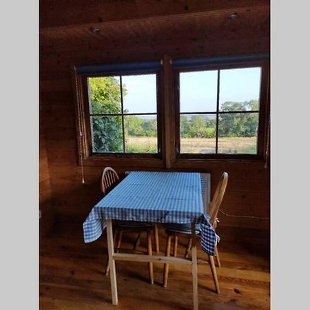 Self Catering Garden Lodge Ludlow Esterno foto